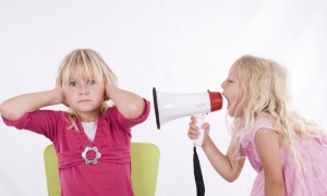 不打不骂给孩子立规矩的5个小技巧 牢记两点：态度温柔 行为坚定 ... ...