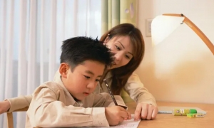 陪孩子写作业的七个步骤、三个规矩，家长坚持一个月就会看到变化 ... ...